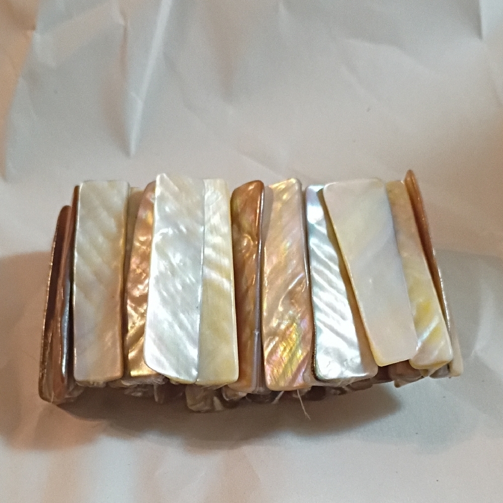 Mother of Pearl Stretch Bracelet Shell